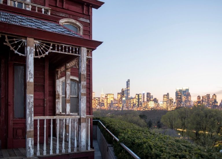L’hotel di Psycho rivive sulla terrazza del MET di New York