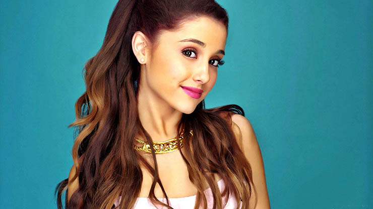 Ariana Grande e Jimmy Fallon dialogano con le canzoni