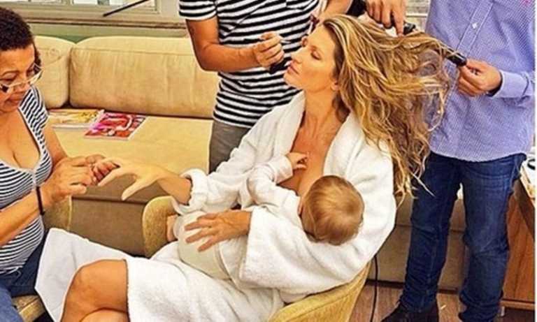 Brelfie: impazzano su Instagram i selfie delle mamme che allattano