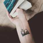 Tatuaggi piccoli polso libro