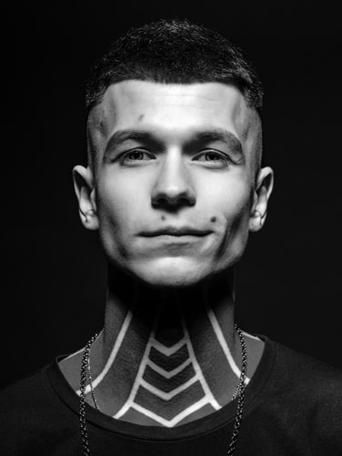 Tatuaggi sul collo uomo