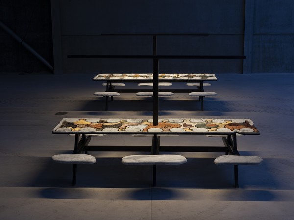 Nel Beloufa installazioni apple milano
