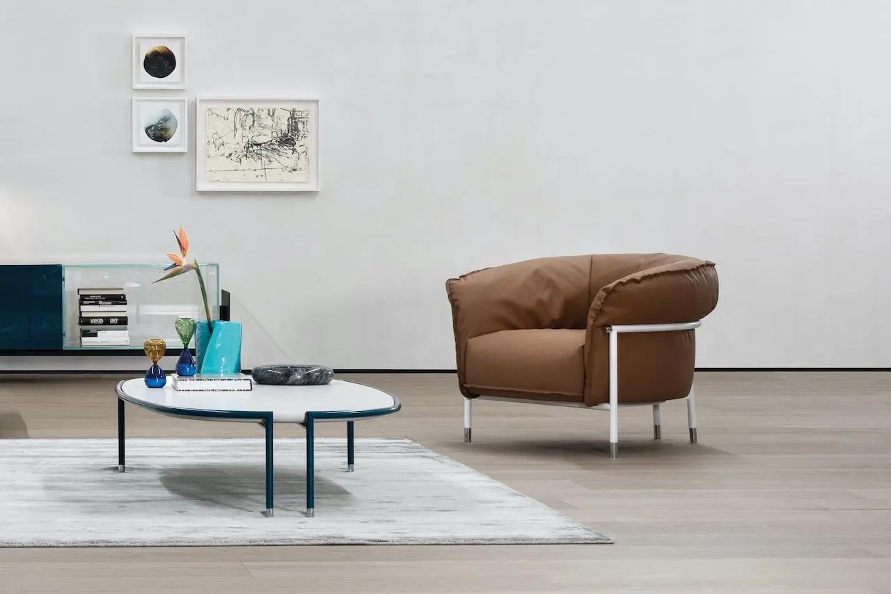 Poltrona e coffee table Mac (design Maurizio Manzoni)ph. Gio Sormani
