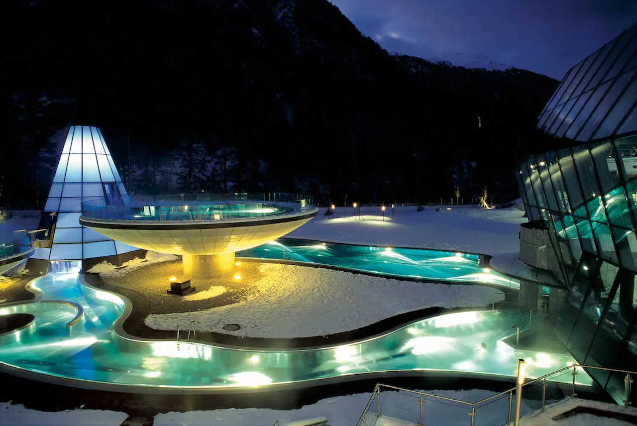 AQUA DOME