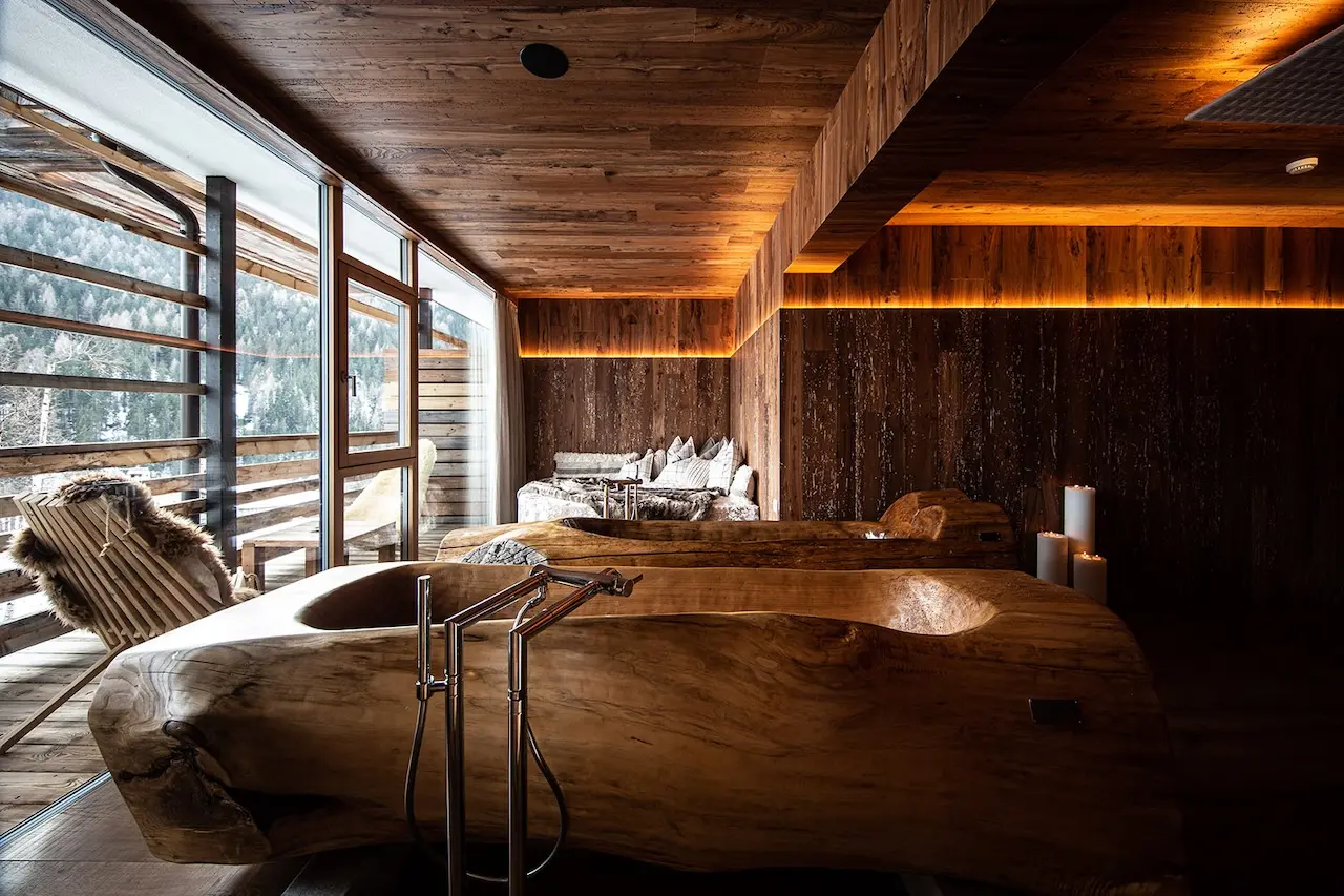 area wellness con vasca nel tronco