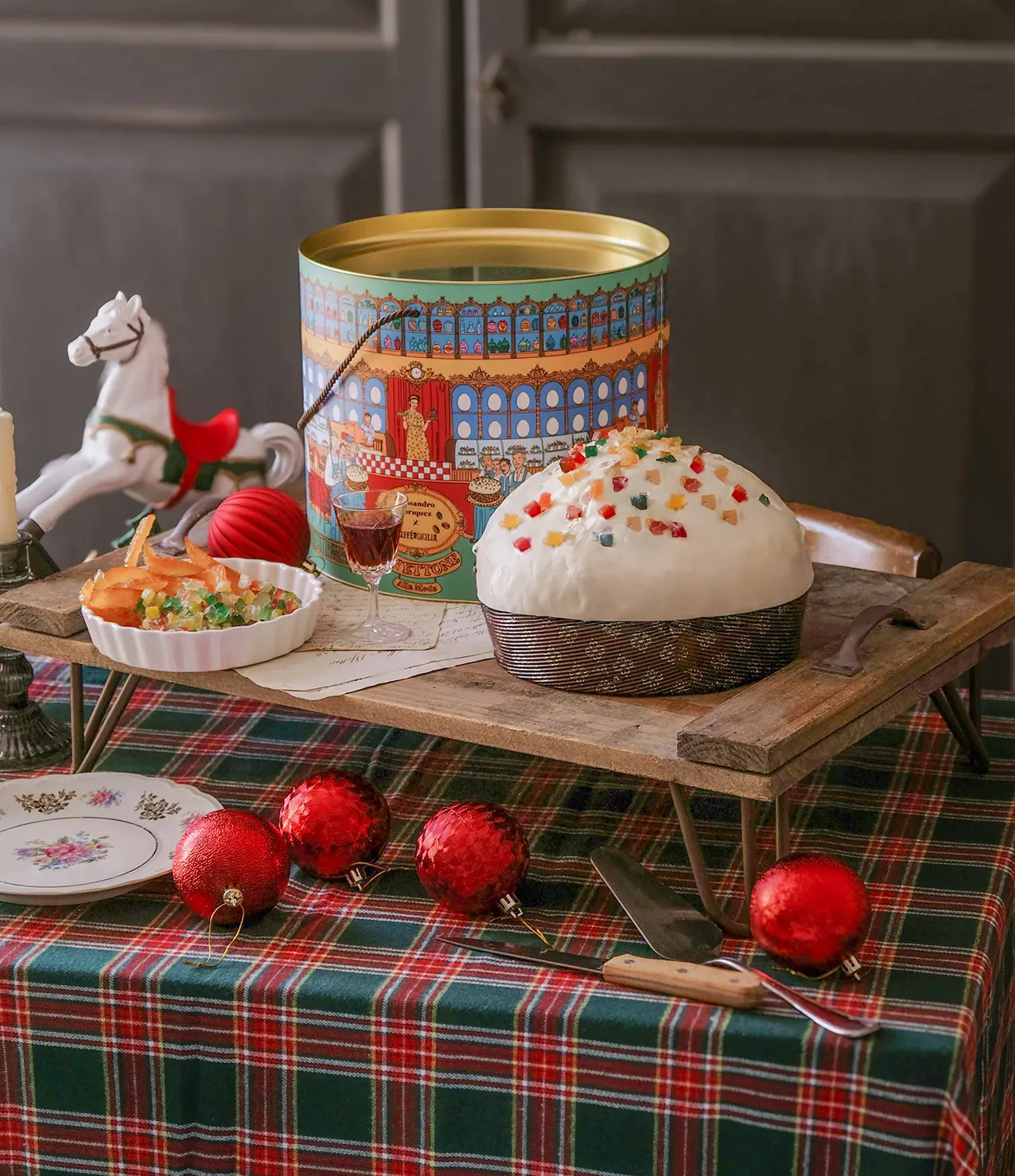 Alessandro Enriquez celebra il Natale insieme a COIN con dolci gourmet