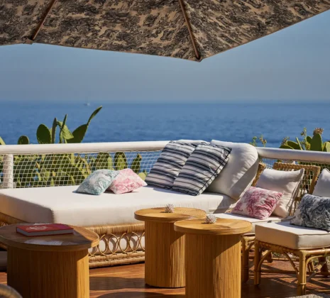 Il ristorante Il Riccio presenta la sua iconica terrazza lounge