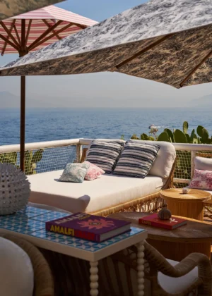 Il ristorante Il Riccio presenta la sua iconica terrazza lounge