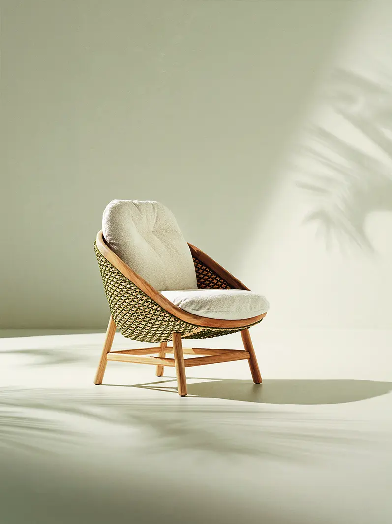 Teodora, la poltroncina lounge firmata da Ethimo