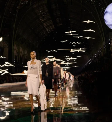 Parigi svela la sfilata di Chanel P_E 2027 presso il Grand Palais